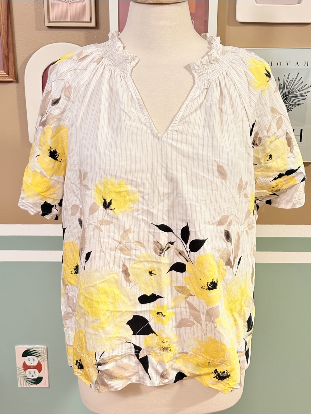 Badgley Mischka White Floral V-Neck Blouse with Yellow and Black Accents